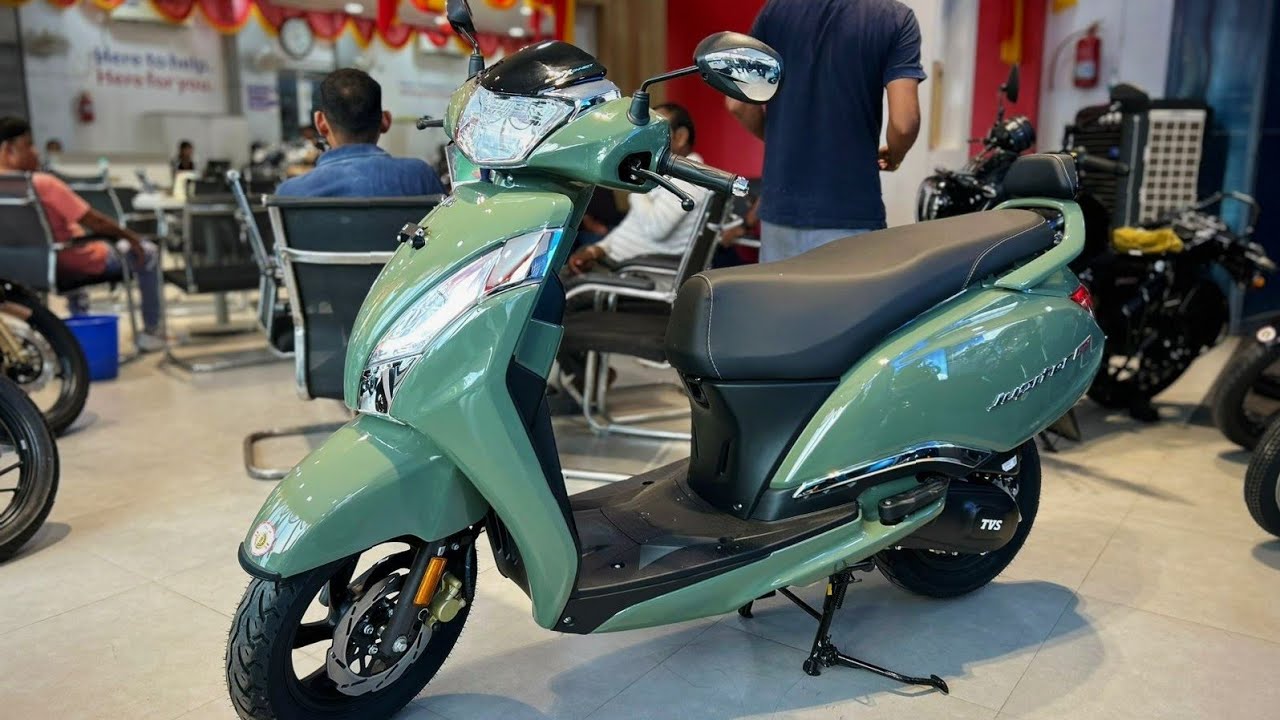 TVS Jupiter 2026 Shocks Commuters! 77 Kmpl Mileage, SmartXonnect Features & Best Family Scooter?