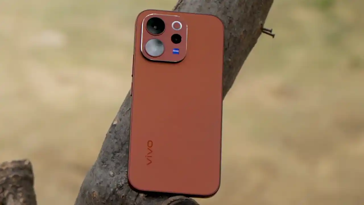 Vivo V70 FE Packs a Massive 7000mAh Battery in a Slim Body – Is This the Ultimate Battery Phone of 2026?