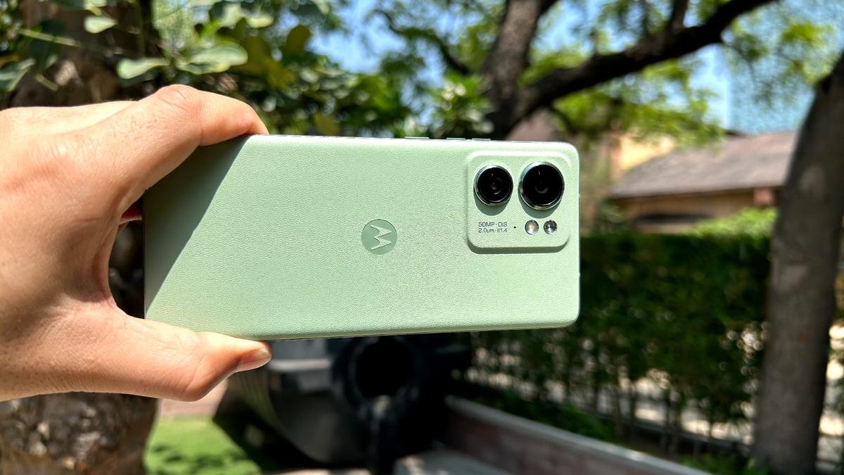 Motorola Edge 40 with 144Hz pOLED display and 50MP camera