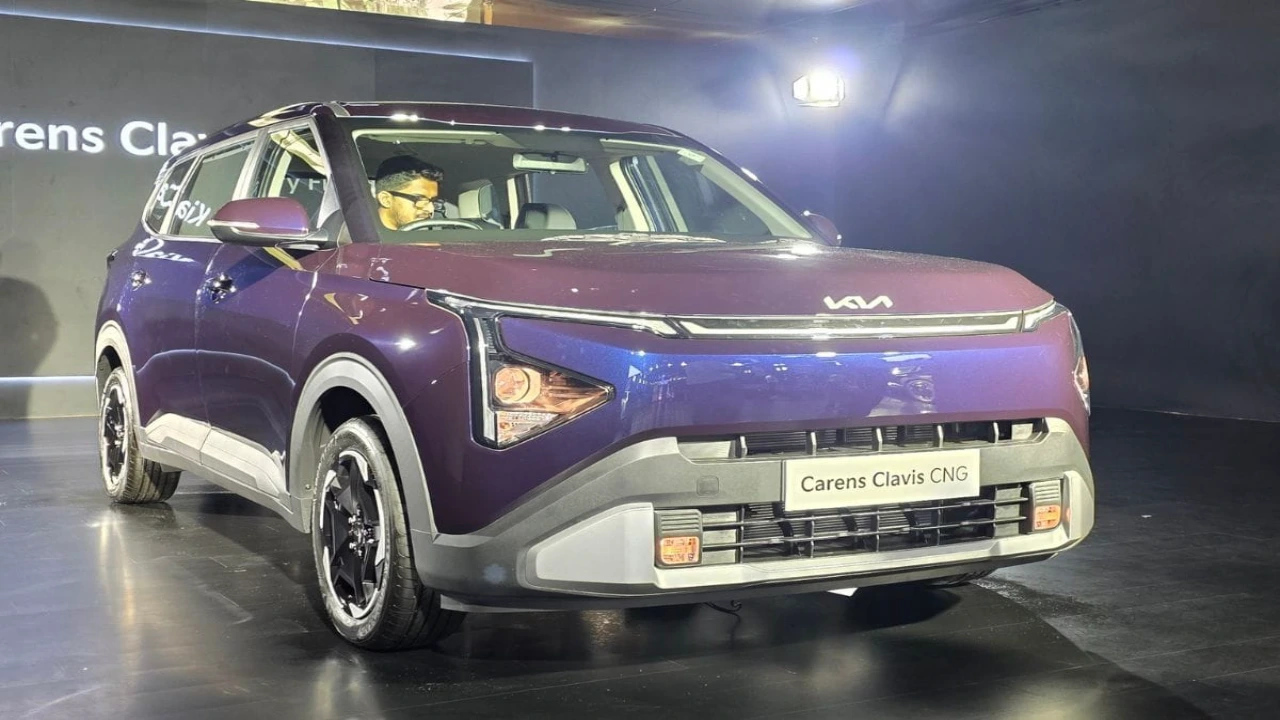 Kia Carens CNG and Carens Clavis CNG launched in India