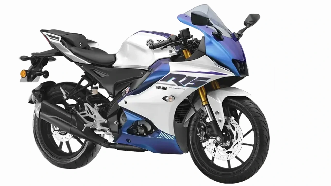 Yamaha R15 V4 Racing Blue और Matte Pearl White Quickshifter